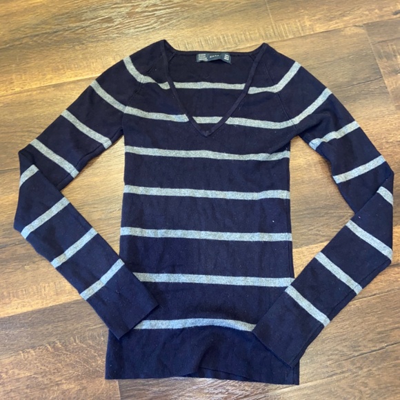 ZARA BLACK & GRAY STRIPED KNIT SWEATER SZ M RAYON NYLON ELASTANE PREPPY - Picture 2 of 7